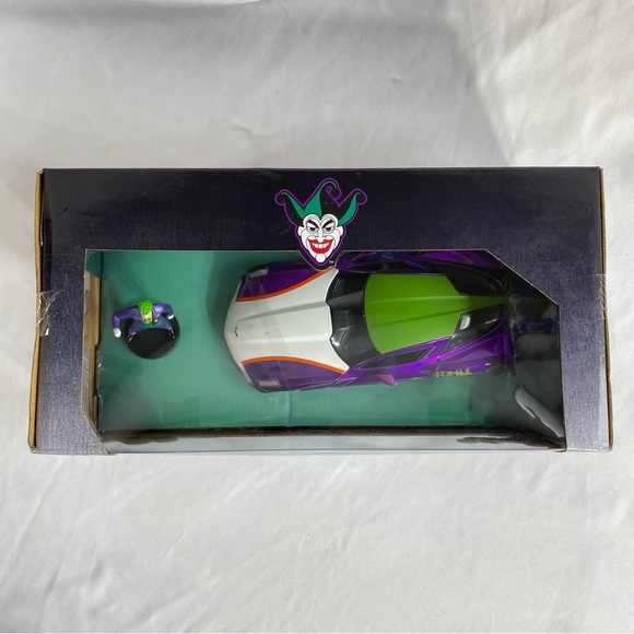 Jada The Joker & 2009 Chevy Corvette Stingray Die-cast Collectables - Picture 3 of 9